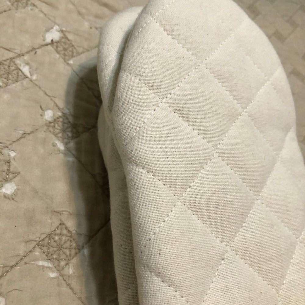 Rae Dunn “Be Kind Mini oven mitts - Picture 5 of 6